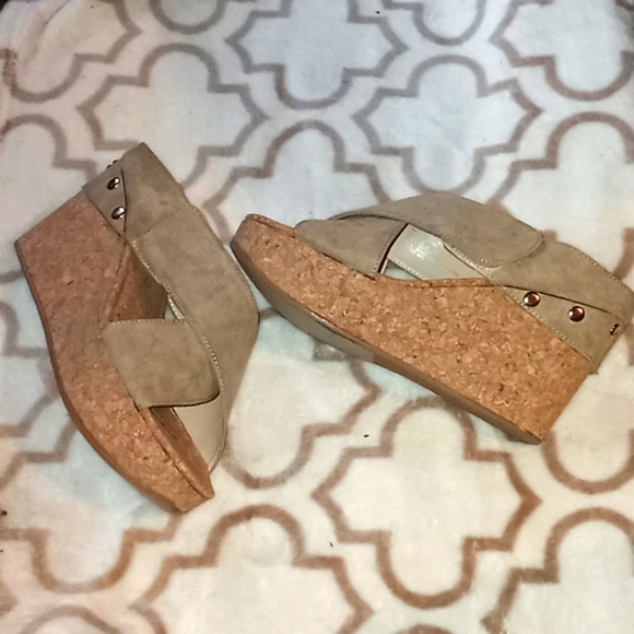 JustFab Shoes - NWOT Justfab heel slip on. Brushed suede
